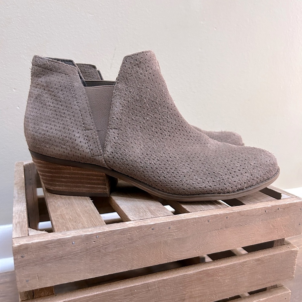 Crown Vintage Tan Bootie Size 8 1/2